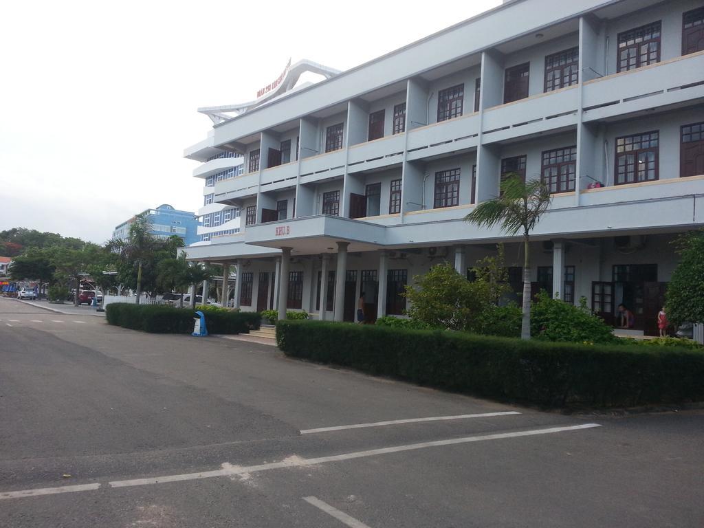 Hoang Oanh Motel Лонгхай Экстерьер фото
